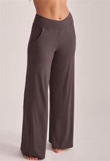 Flared leg pant with pockets